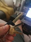 I lost my keys Friday night in Balham. Likely near rossiter Road. Has anyone fou