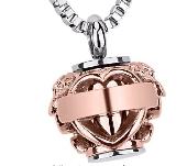 I lost my necklace on 29th July at around 13:00 whilst walking in Hitchin Town C