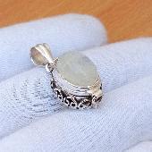 hi!! i lost this necklace today in the Clapham South area near Abbeville Road if