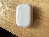 Apple EarPod charging case