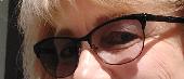 Glasses for distant vision with dark metal rim 