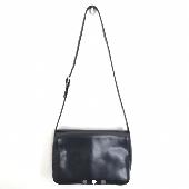 Hello! I lost my Navy Bag today on Hampstead Heath, possibly at a bench by the t