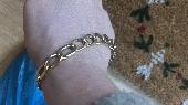 Gold link bracelet lost travelling from Heathrow to Walthamstow. Took the Elizab